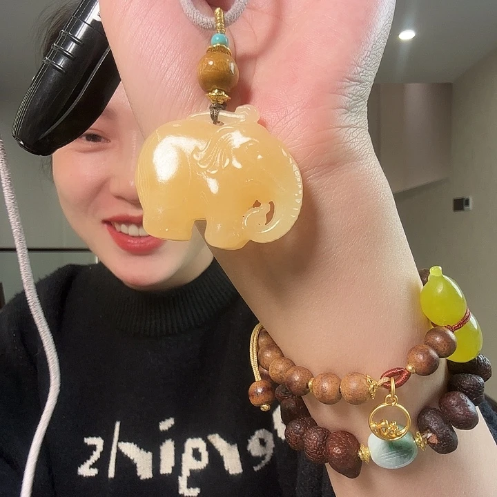 森***。查罗石未镶嵌颈饰