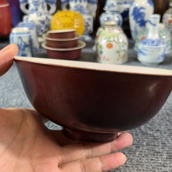 摆件瓷一个紫色的小碗碗