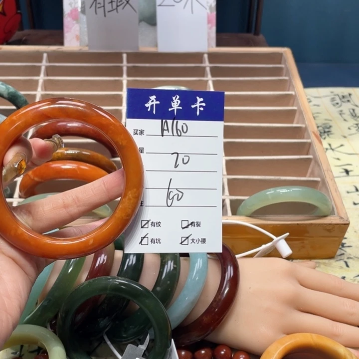蛇纹石玉手镯未镶嵌小****）