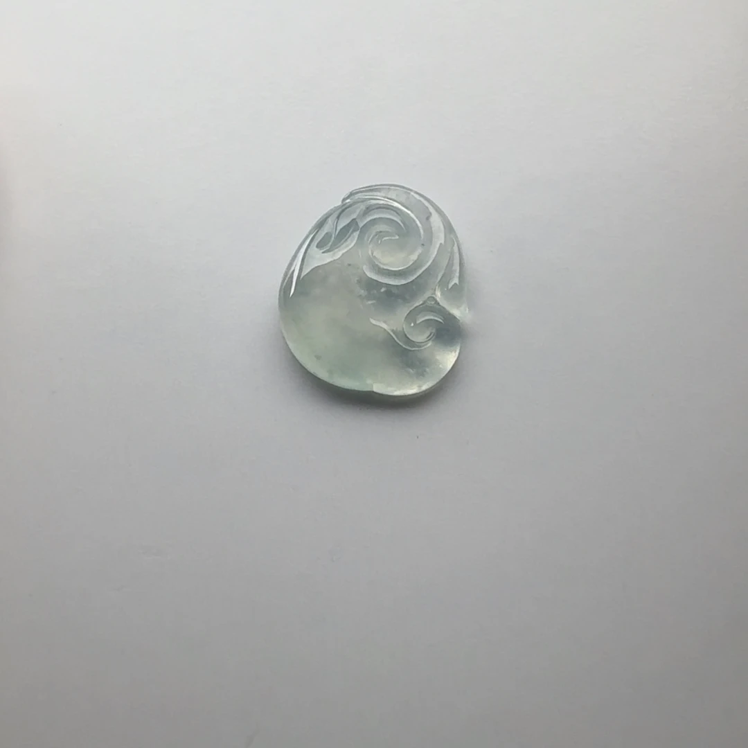 翡翠未镶嵌颈饰如意