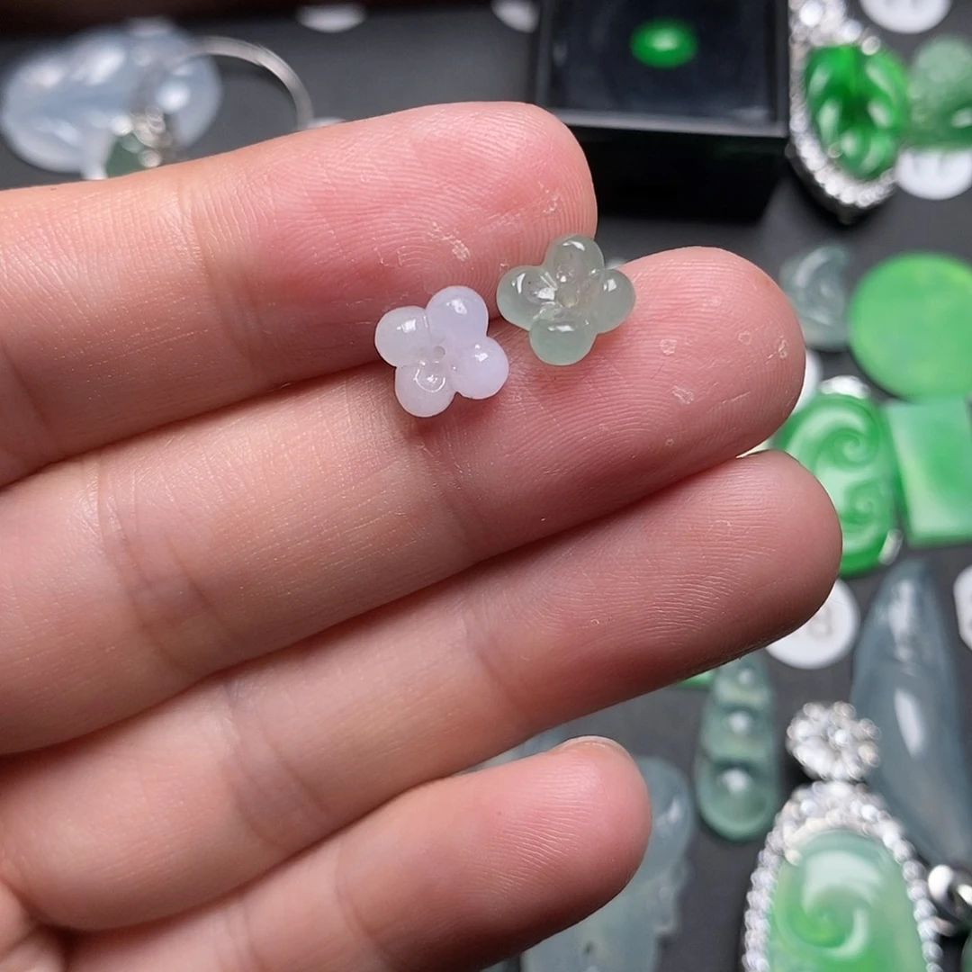 翡翠颈饰未镶嵌桂花