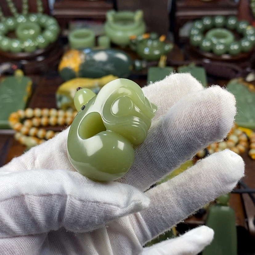 【闪购商品】岫岩老玉（透闪石质玉）颈饰未镶嵌
