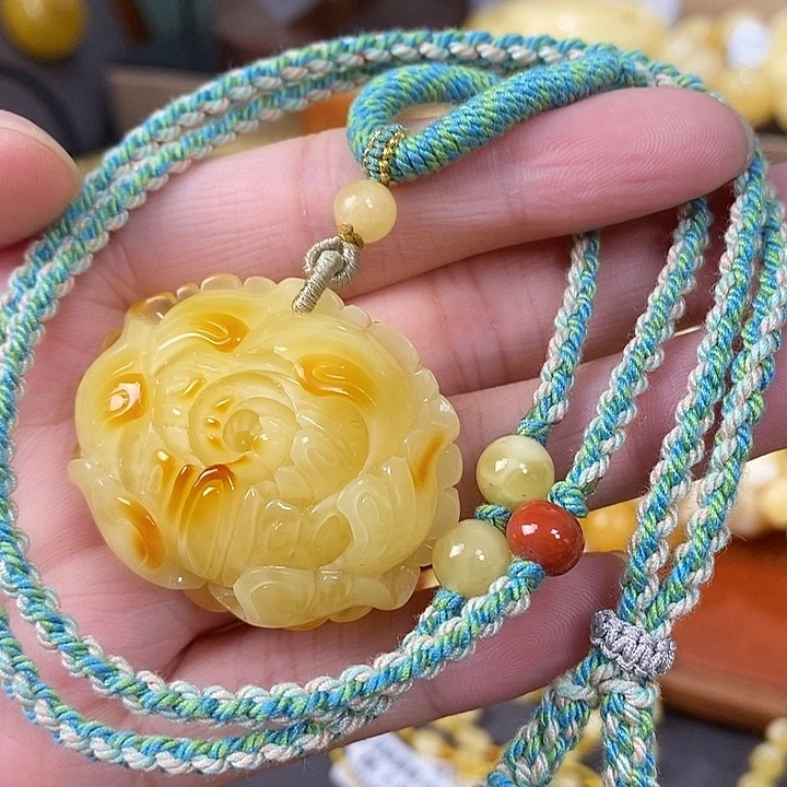裸石琥珀未镶嵌牡丹花