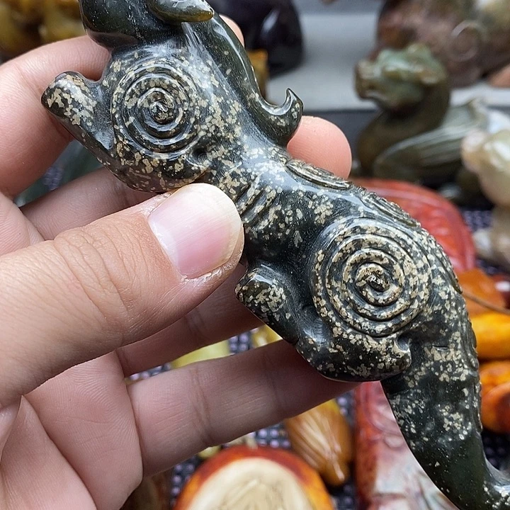 未镶嵌蛇纹石玉颈饰