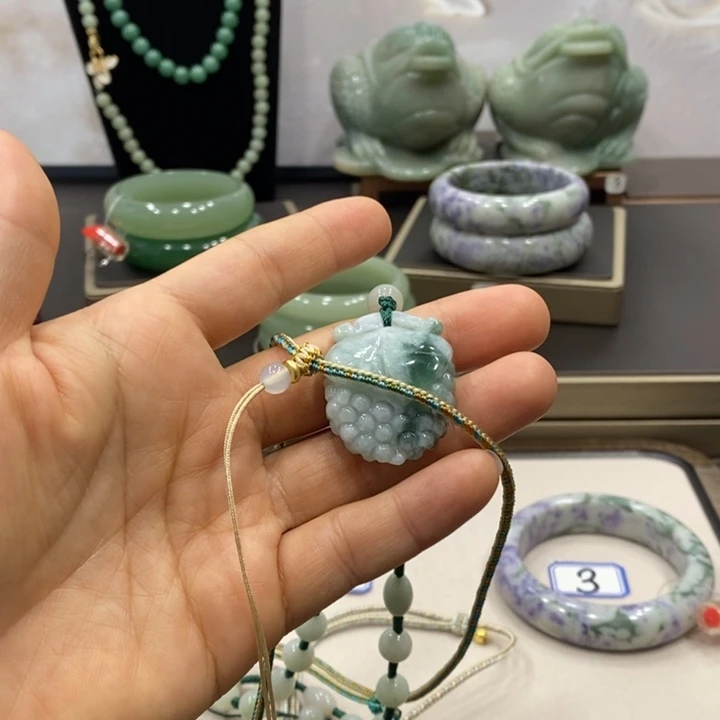 东陵石未镶嵌颈饰百*