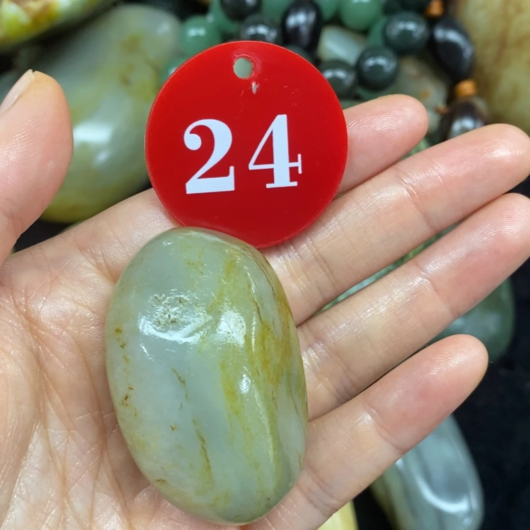 未镶嵌和田玉（糖玉）挂件