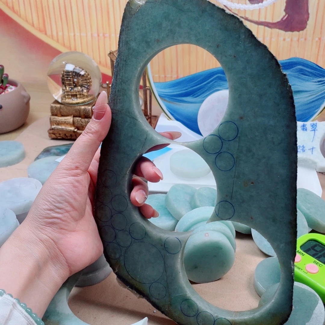 翡翠未镶嵌颈饰213……