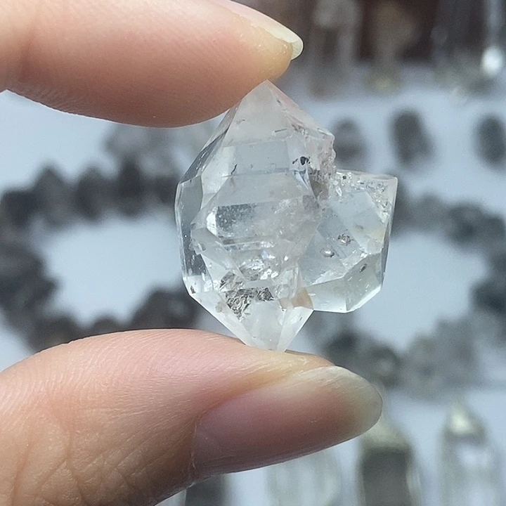 颈饰未镶嵌水晶共生白闪灵