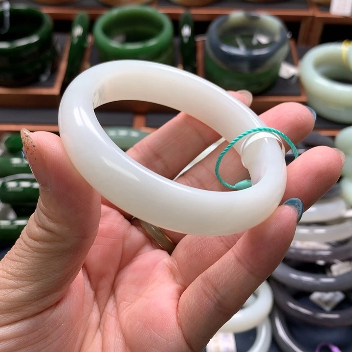 【闪购商品】未镶嵌手镯和田玉24