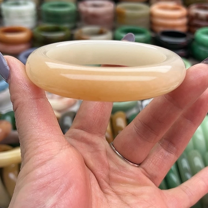 合金手镯石英质玉若****?