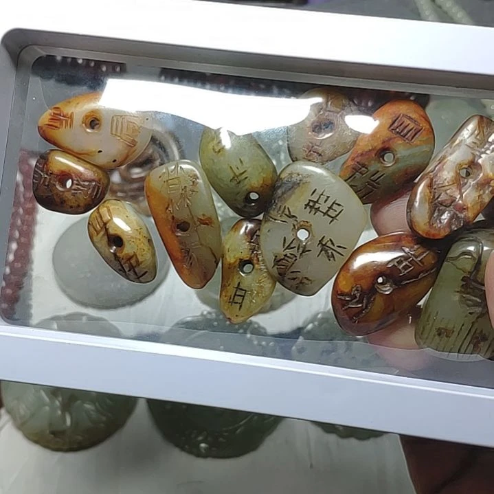 和田玉颈饰未镶嵌越*