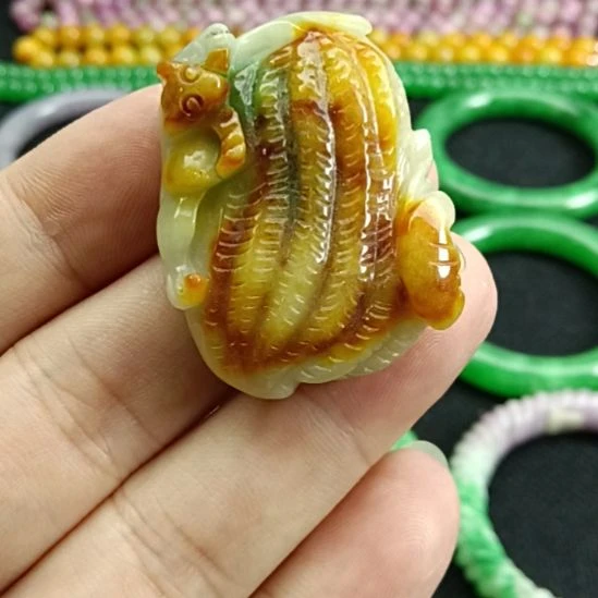 翡翠未镶嵌颈饰翡翠