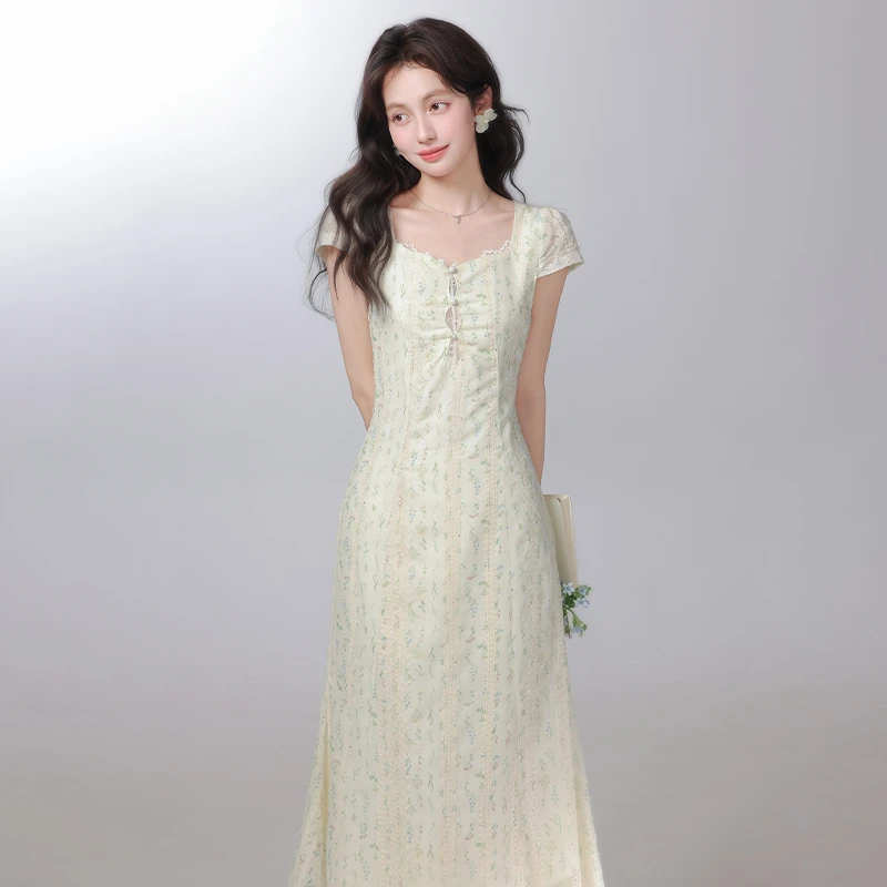 三寸藕【满天星河】2025夏款气质温柔风碎花连衣女收腰长裙L250315