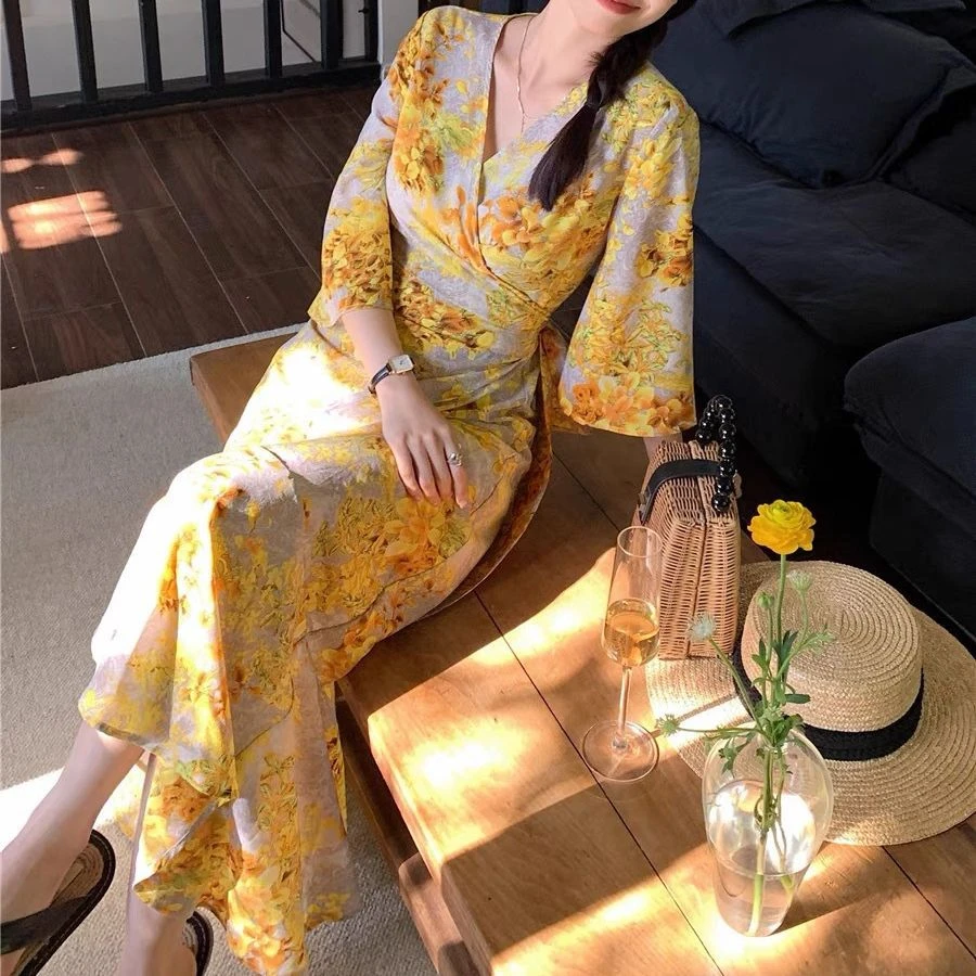 黄峥黄色战袍连衣裙法式风情印花裹身度假长裙沙滩裙性感裙新款
