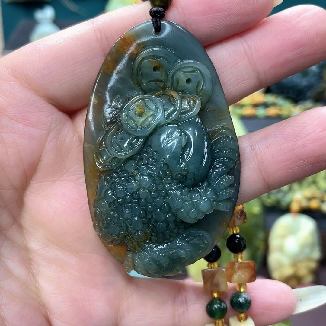 蛇纹石玉颈饰未镶嵌