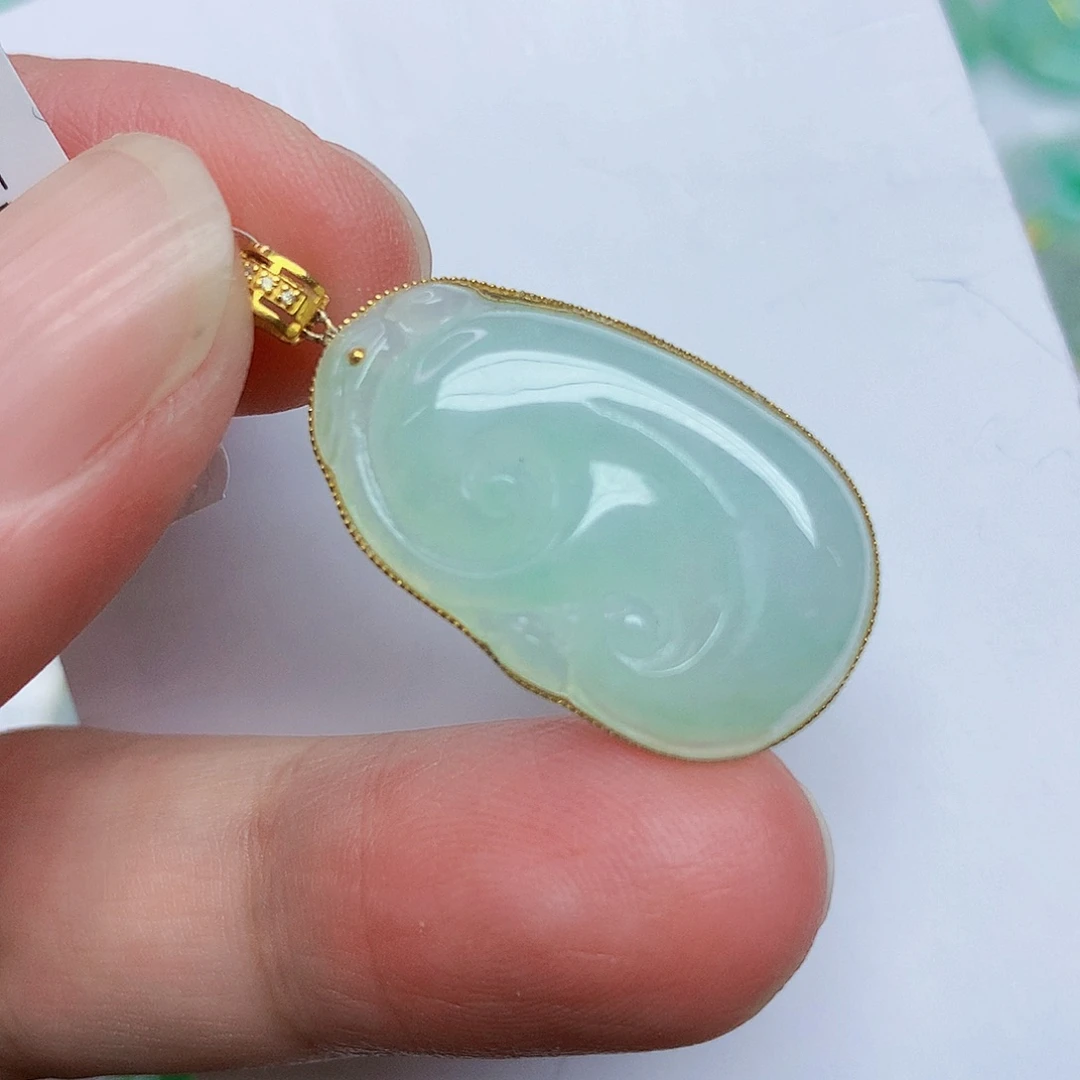 翡翠18K金镶嵌颈饰