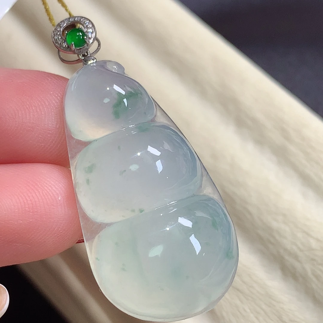 翡翠18K金镶嵌颈饰豆子