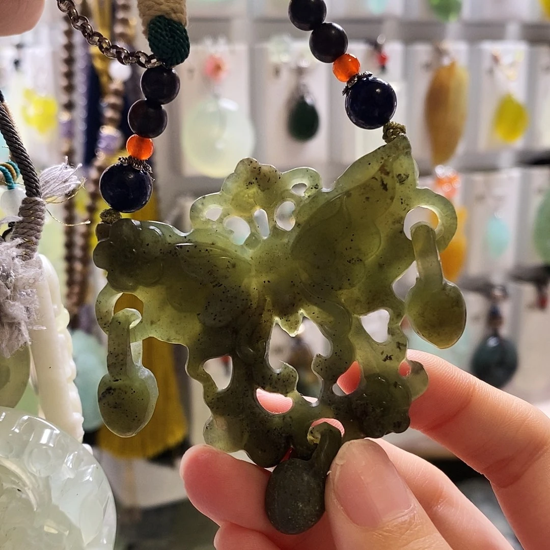 蛇纹石玉未镶嵌颈饰