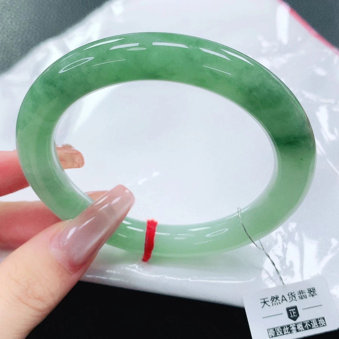 翡翠手镯未镶嵌56圈