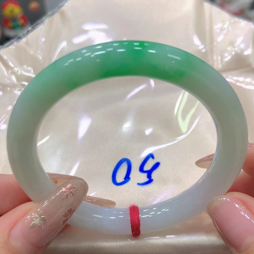 翡翠未镶嵌手镯50圆