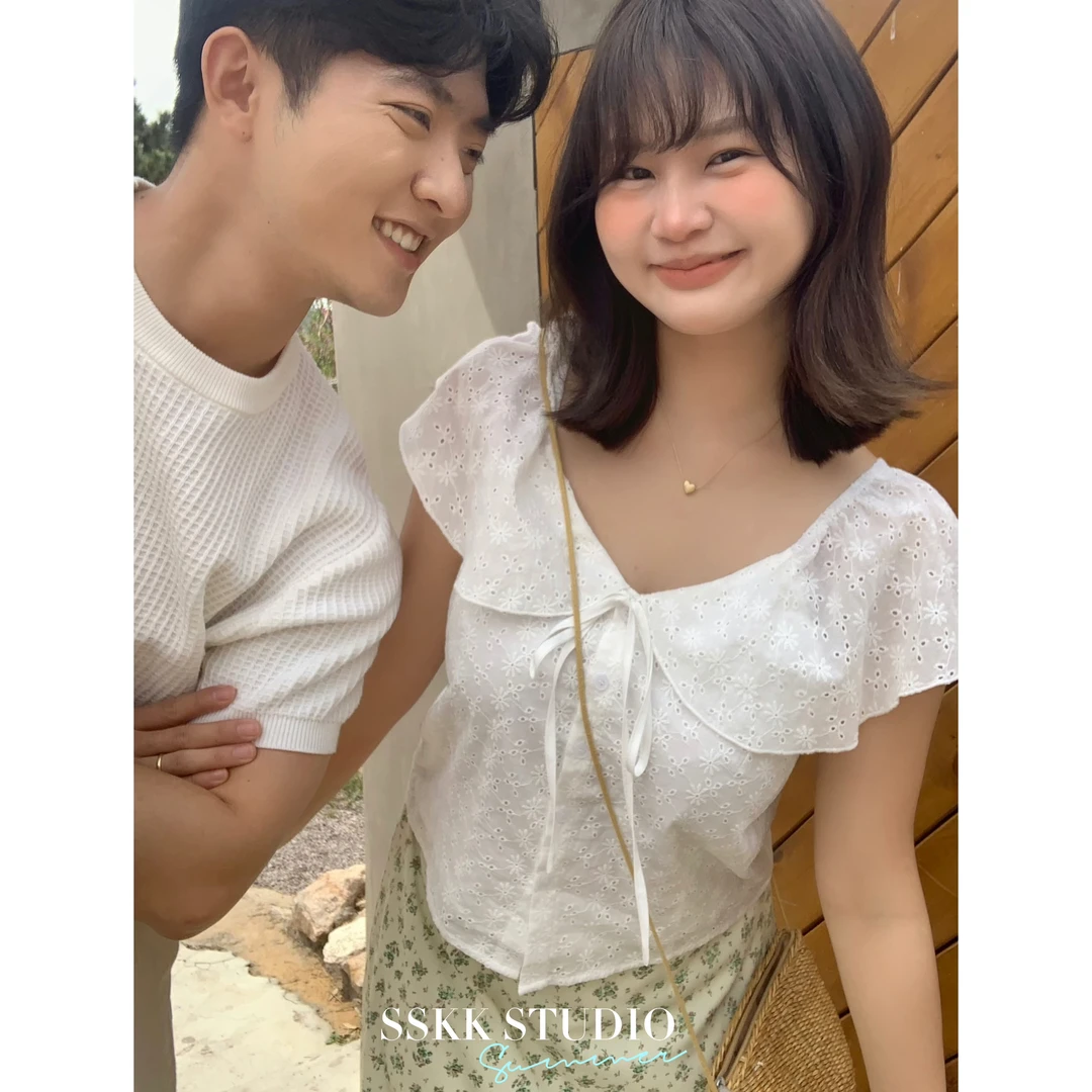 KMZY/KMZY山_山【小岛日记】微胖mm甜美刺绣镂空荷叶边领小短款夏季