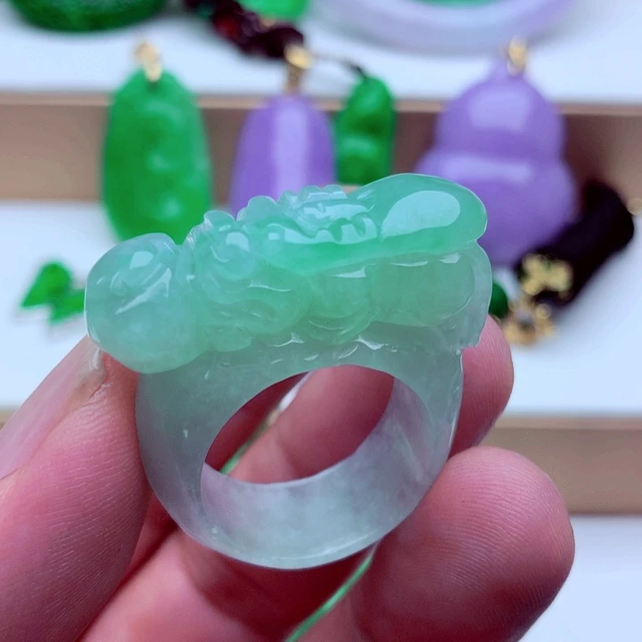 翡翠未镶嵌戒指戒指