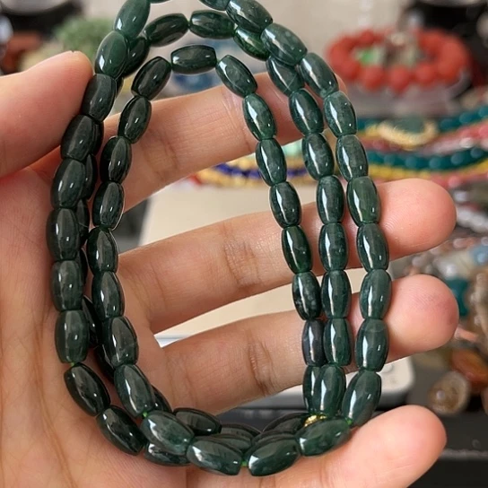 翡翠手链未镶嵌矿坑