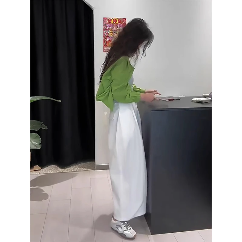 绿色防晒外套穿搭一整套女夏季新款高级感独特别致白色裤子两件套