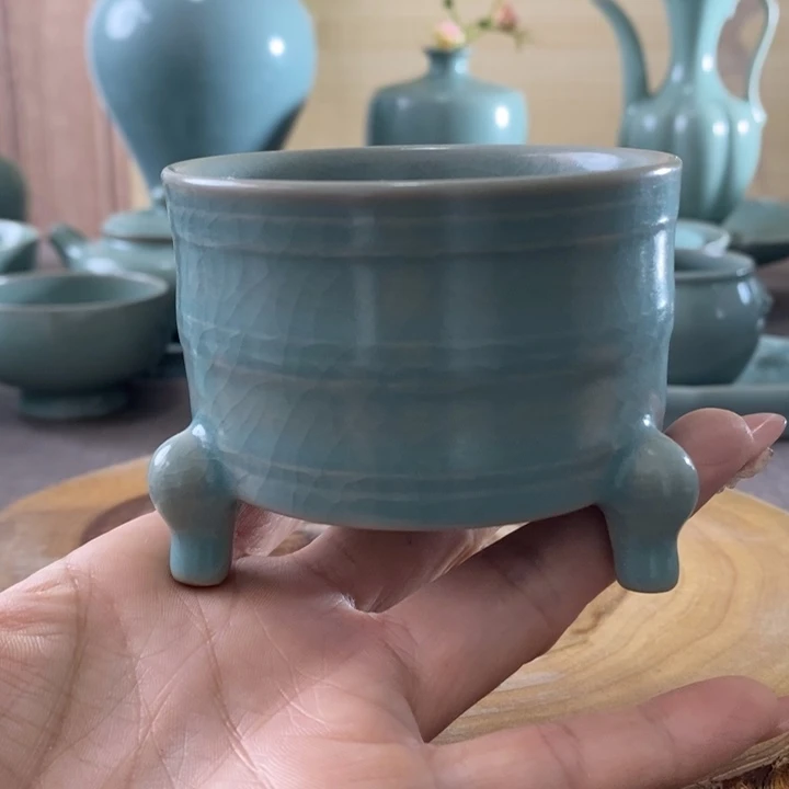 瓷片三足遵一一一一一一一一一
