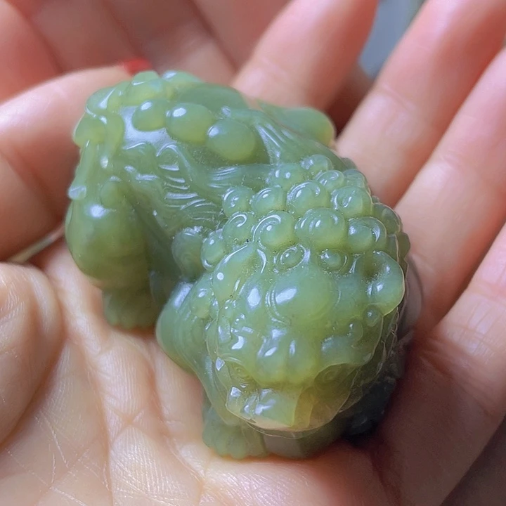 未镶嵌岫岩河磨玉（透闪石质玉）把件