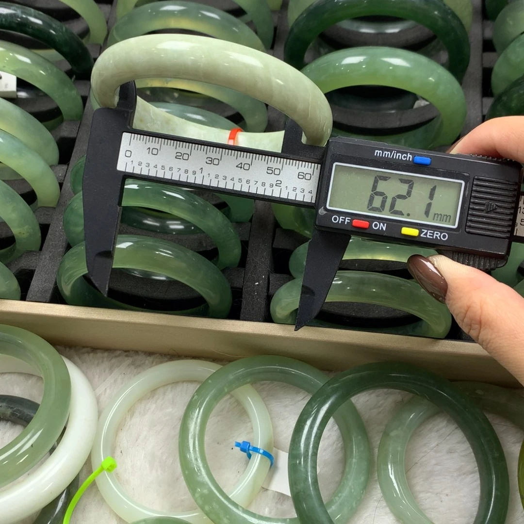 蛇纹石玉未镶嵌手镯114