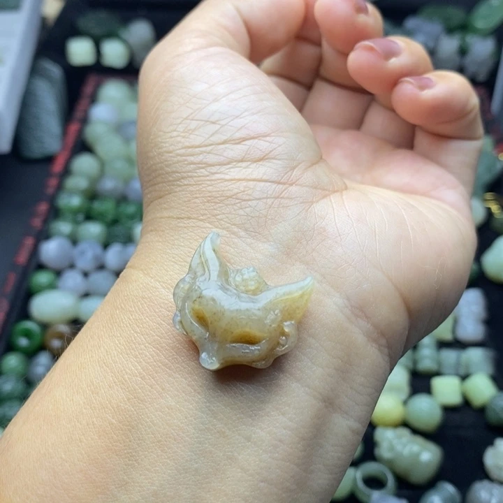 和田玉未镶嵌颈饰福利无售后