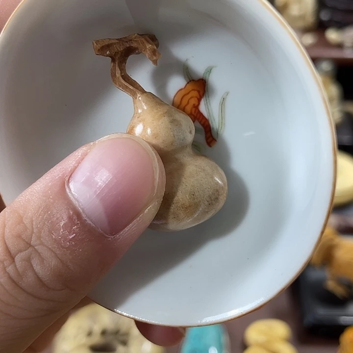 瓷片精致雕刻工艺精湛