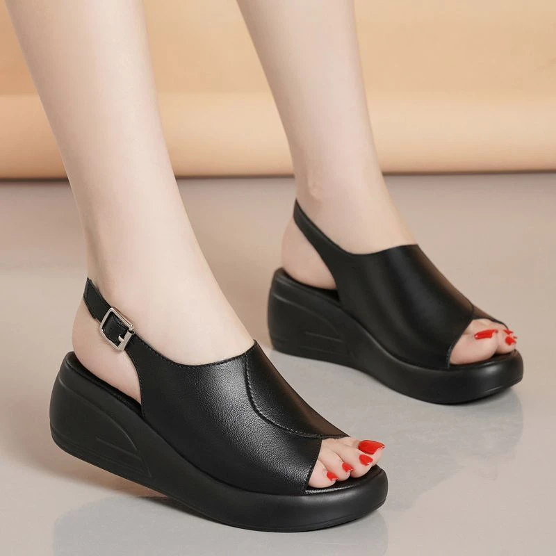 夏季妈妈凉鞋女外穿软皮凉鞋女松糕厚底百搭沙滩凉鞋中老年凉鞋女