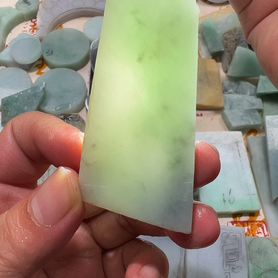 翡翠未镶嵌颈饰天然缅甸A货翡翠毛料