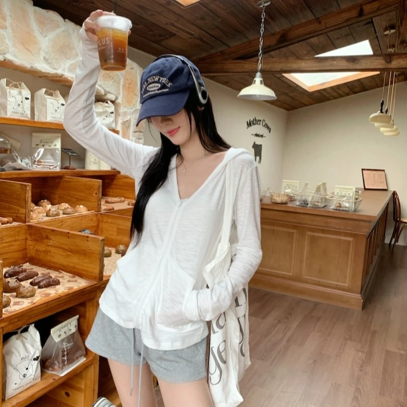 慵懒风白色连帽长袖防晒女2025夏季修身百搭显瘦小众运动开衫外套