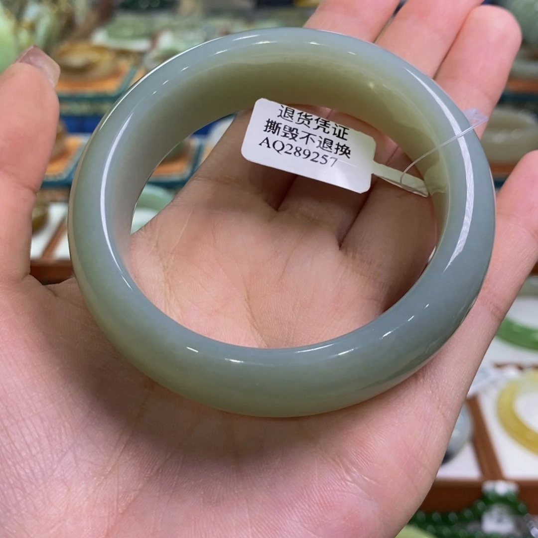 和田玉未镶嵌手镯且末奶蓝大轮胎57/58