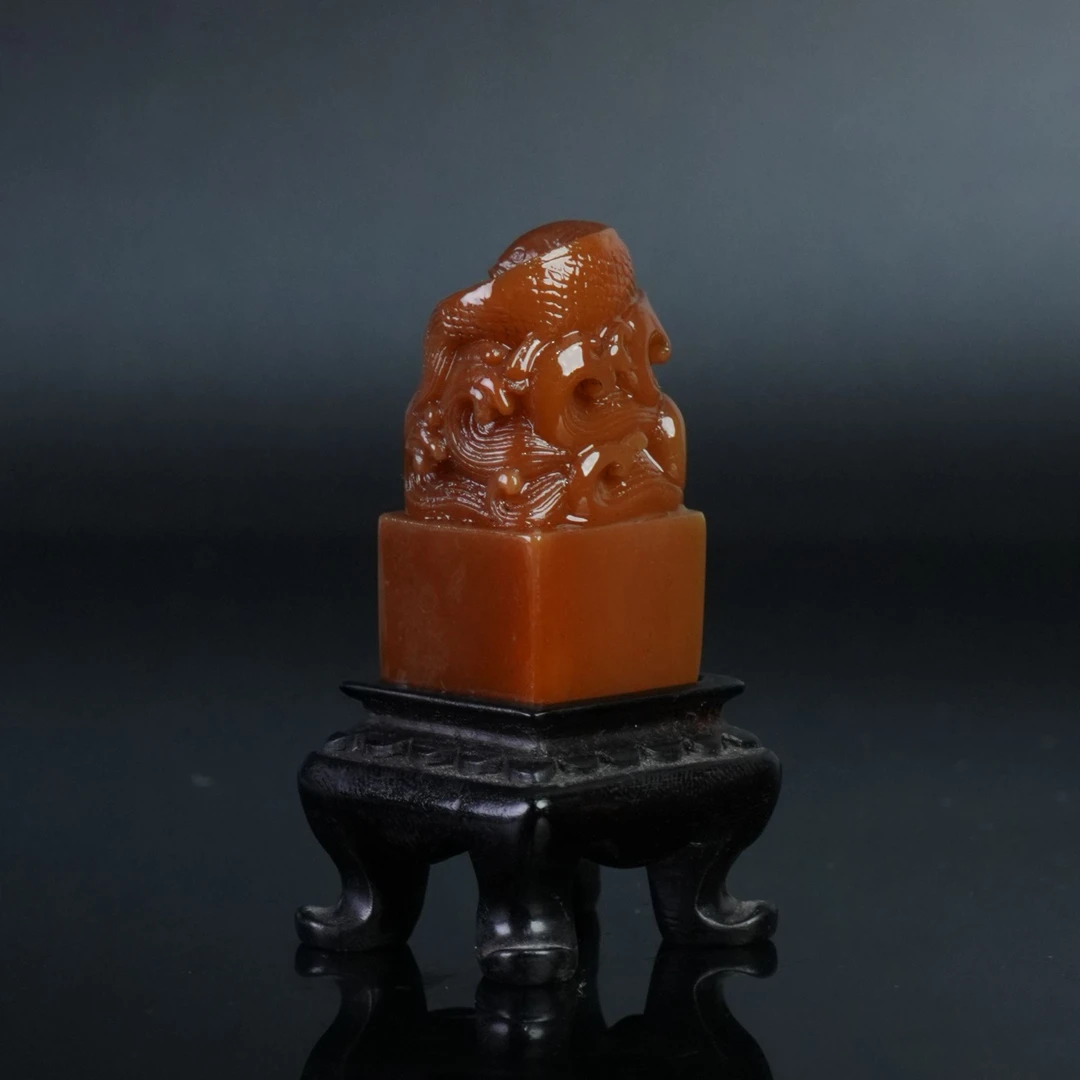 lot14245 11201 当代 寿山石田黄 年年有余章 23g