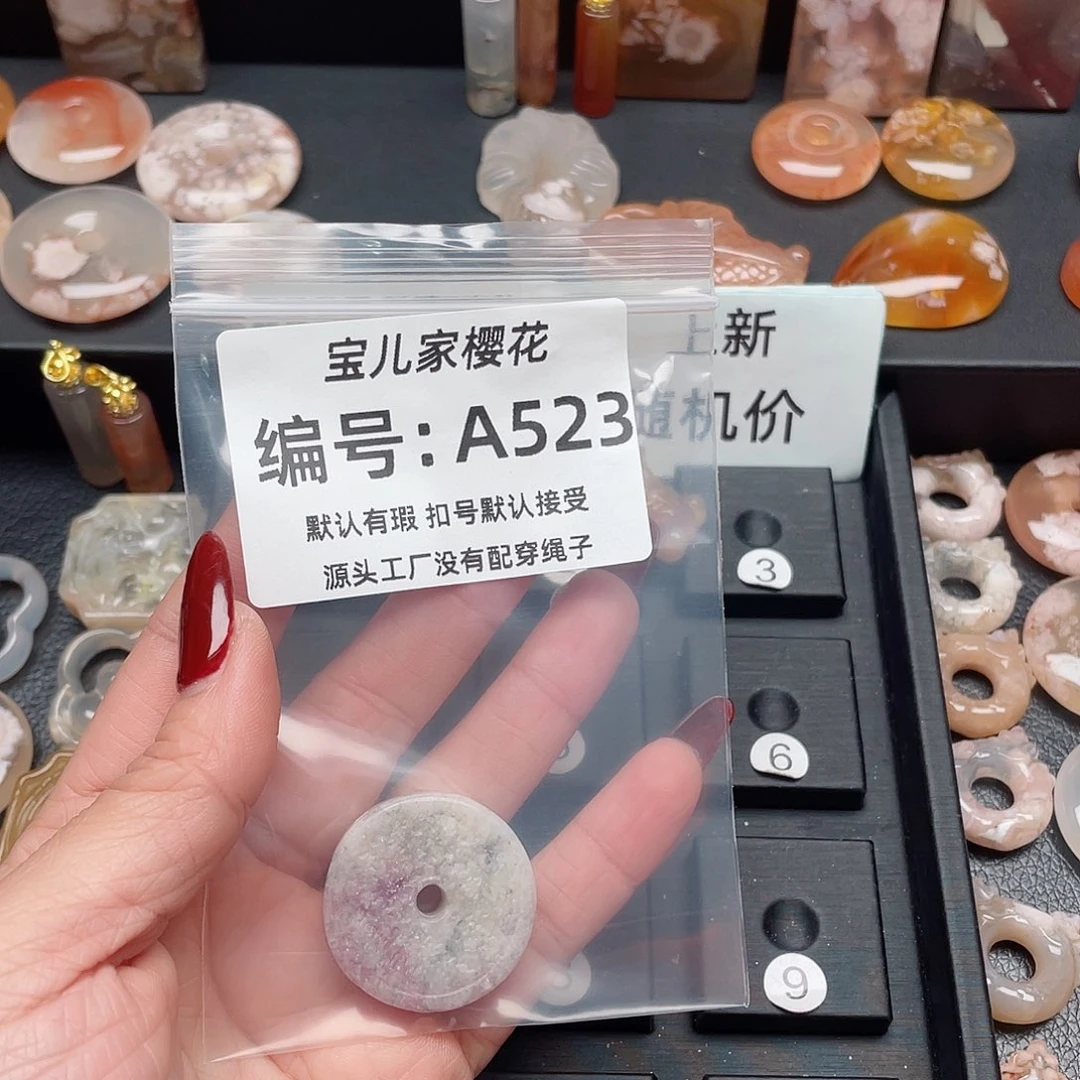 查罗石颈饰合金彼****作