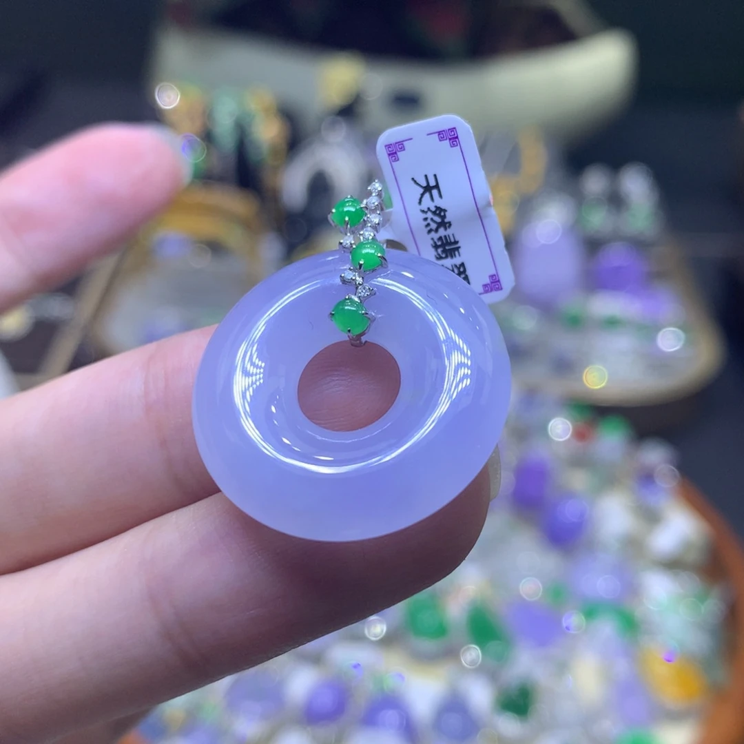 颈饰18K金镶嵌翡翠