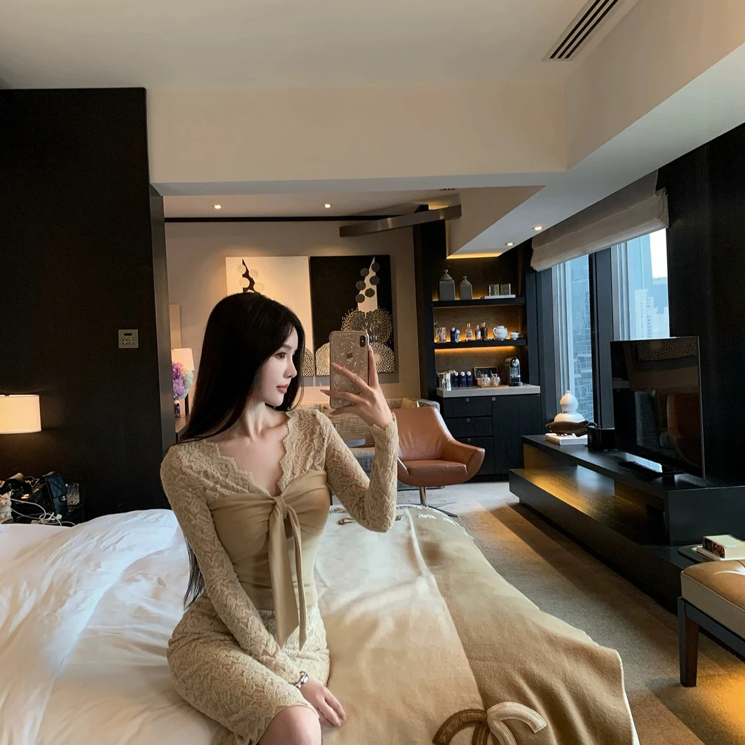 爱穿的日常款精致磨毛蕾丝针织上衣半身裙套装秋冬显瘦修身长袖