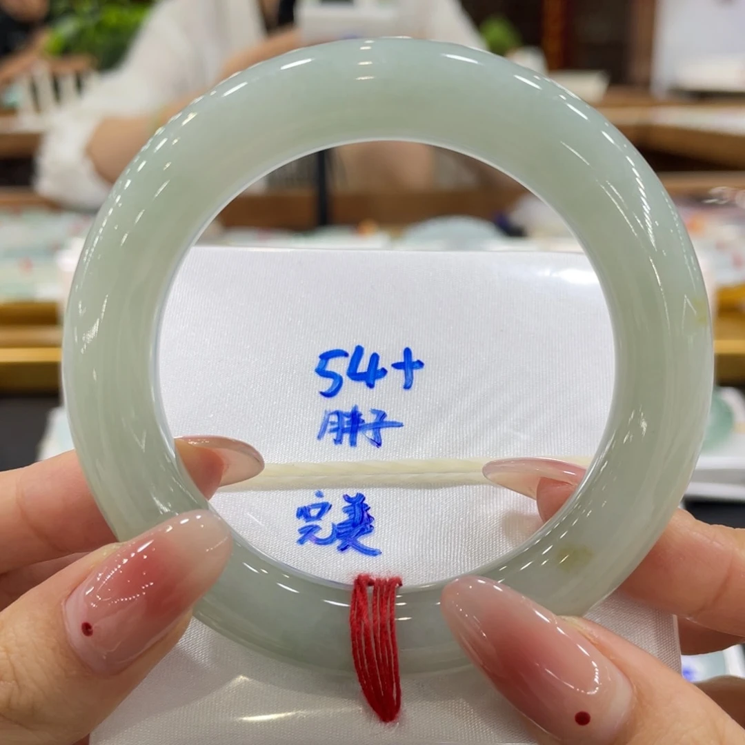 翡翠手镯未镶嵌翡翠