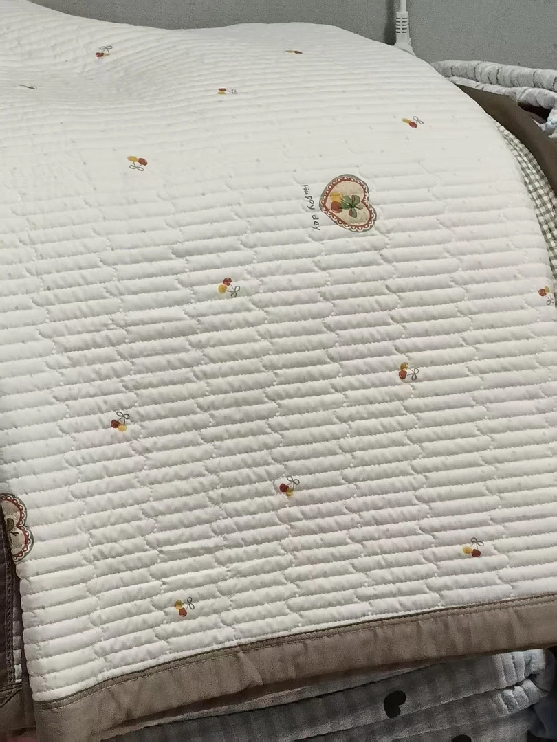 《樱桃爱心》A类双面加厚绗缝亲肤柔软防滑水洗四季通用床盖