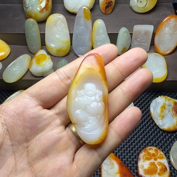 颈饰未镶嵌和田玉