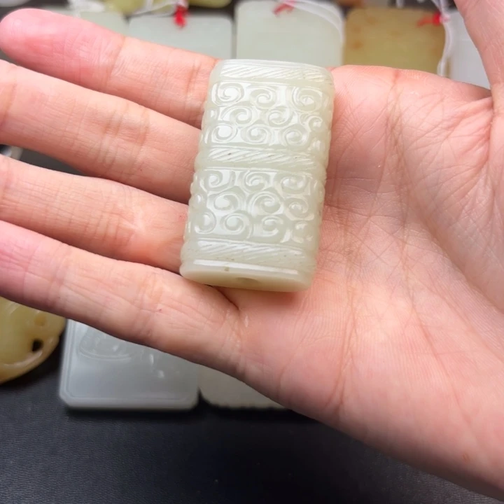 面***6和田玉未镶嵌挂件