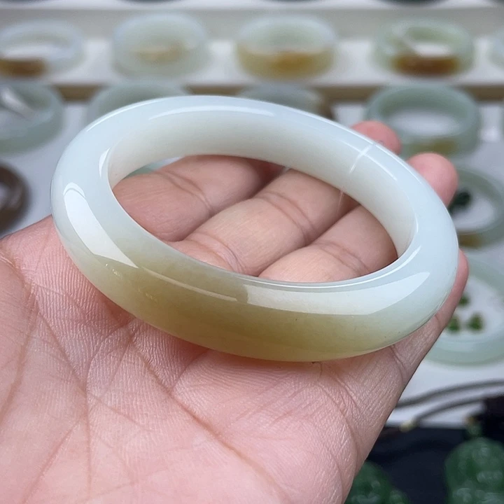 和田玉（糖玉）未镶嵌手镯