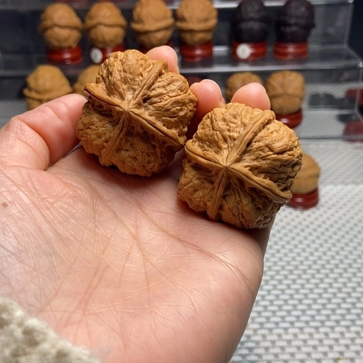 文玩核桃把件68金刚四棱