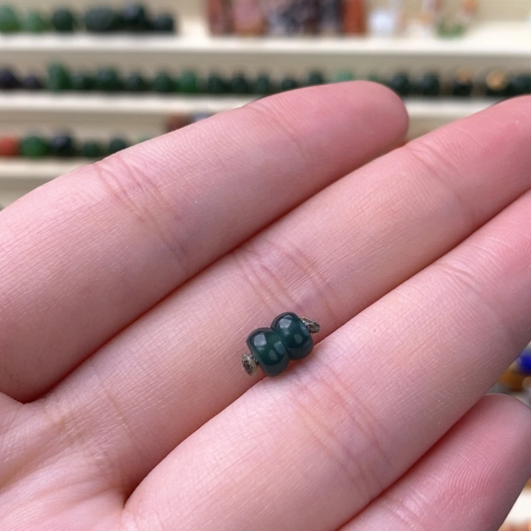 翡翠未镶嵌颈饰隔片