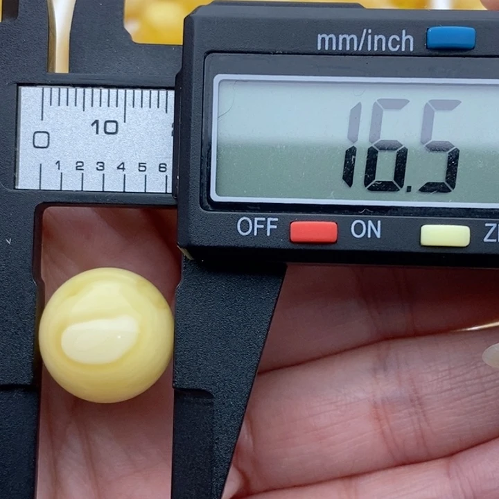 天***鱼未镶嵌琥珀裸石蜜蜡圆珠