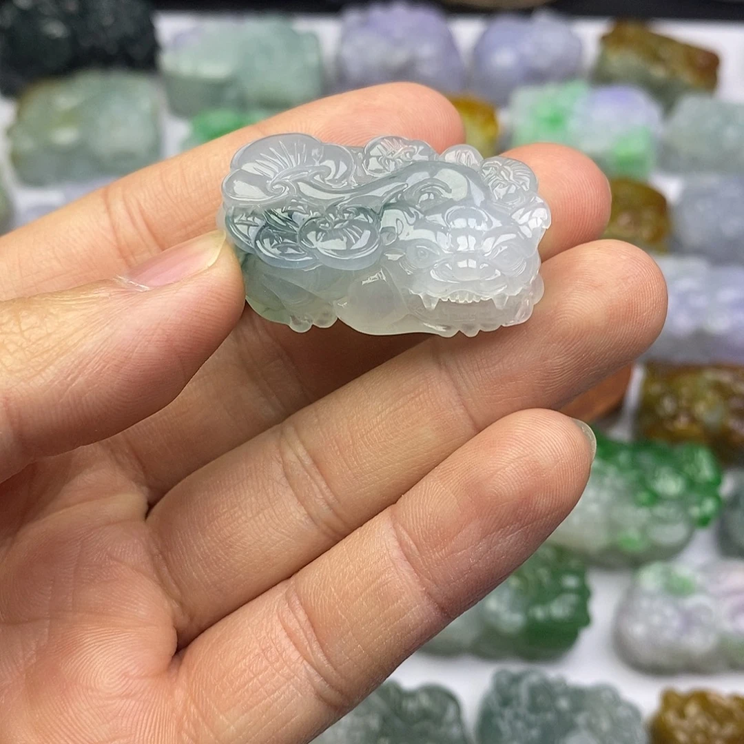 翡翠未镶嵌颈饰貔貅